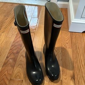 Size 9 Hunter rain boots